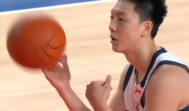 广东惨遭18分逆转，一战打破全明星滤镜，杜锋无能狂怒