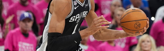 领先14分最终输10分！7尺4文班亚马21中6太铁 6失误证被布朗针对|尼克斯|圣安东尼奥马刺队|格雷格-波波维奇|维克托-文班亚马|NBA总决赛_新浪体育_新浪新闻